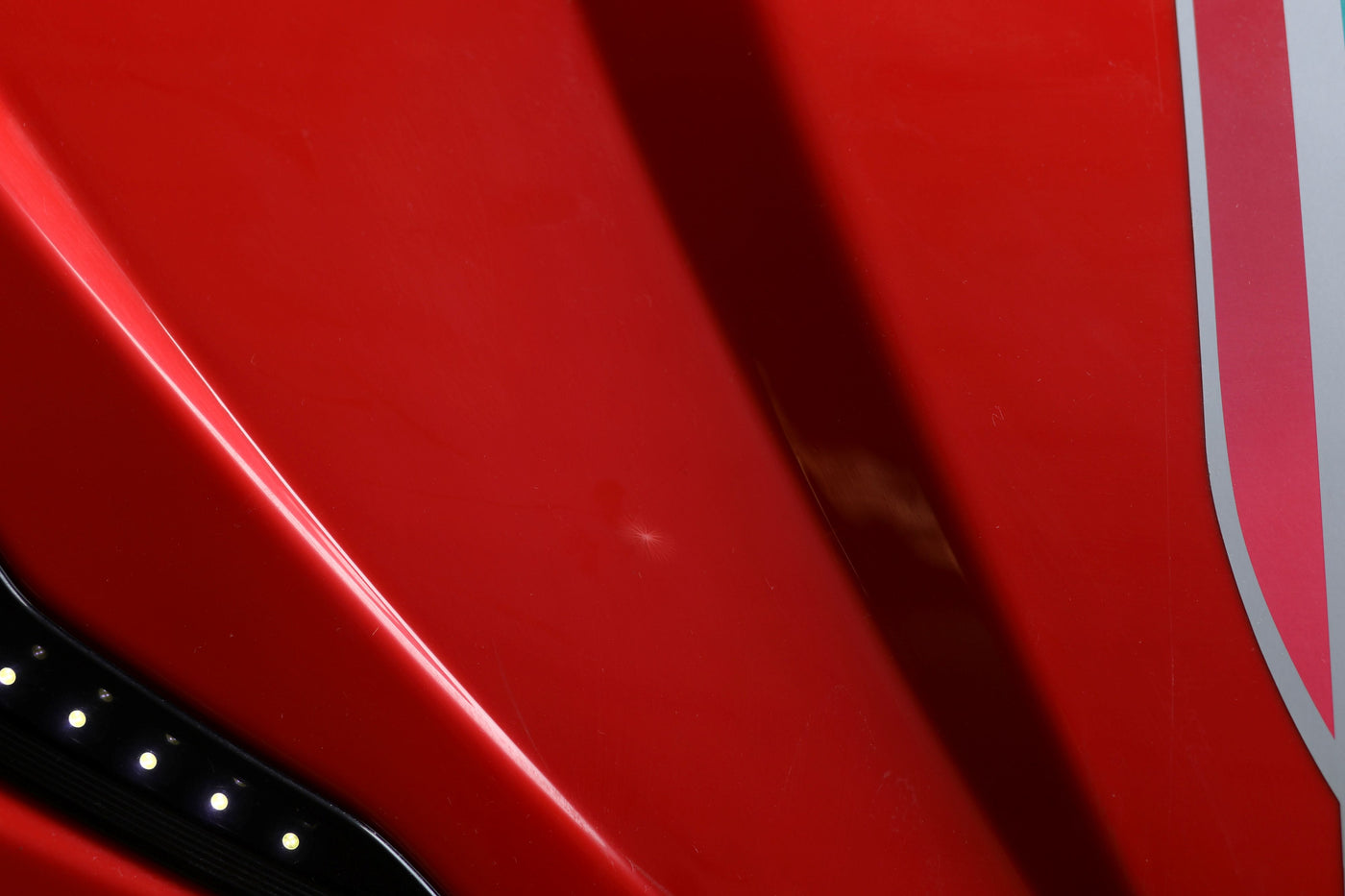 سرير سيارة 195*90 GT1 CARBED RED+MUSIC