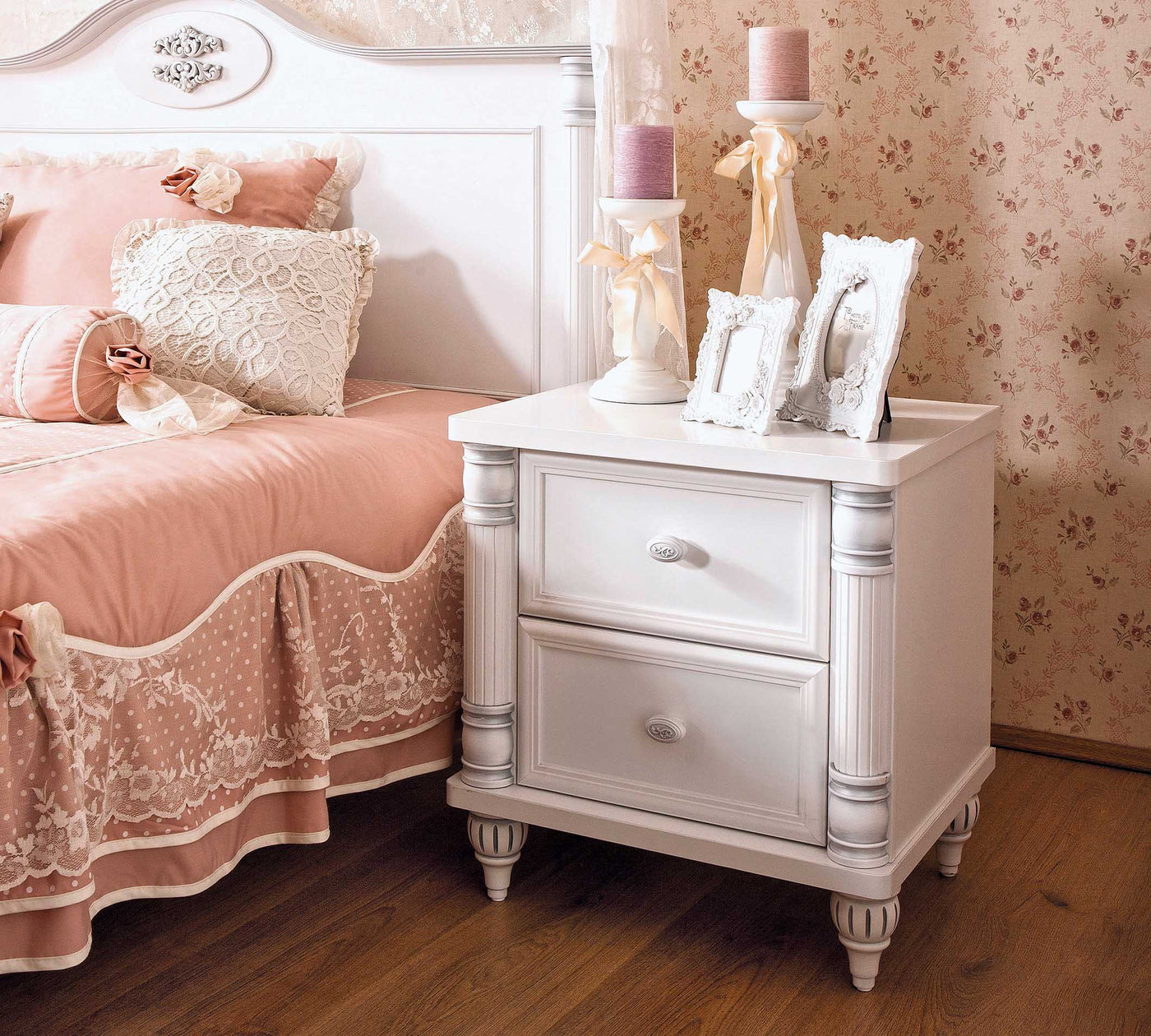 ROMANTIC Bedside table