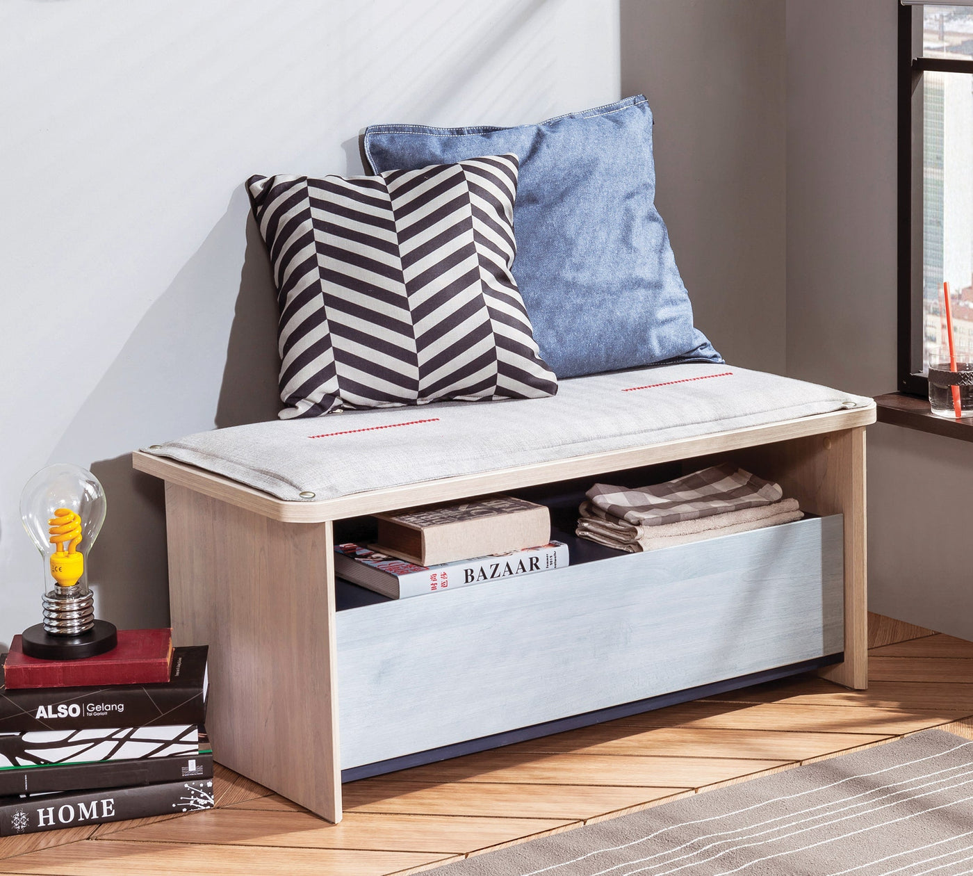 TRIO pouf with drawer